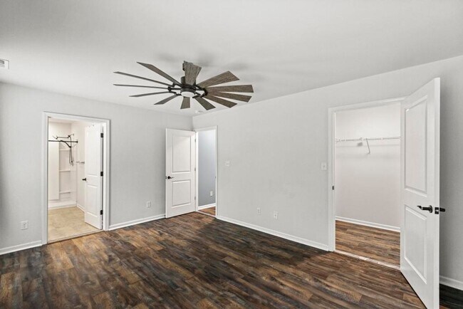 Building Photo - Coastal Living in Sneads Ferry – Open Floor Plan & Cul-de-Sac Lot