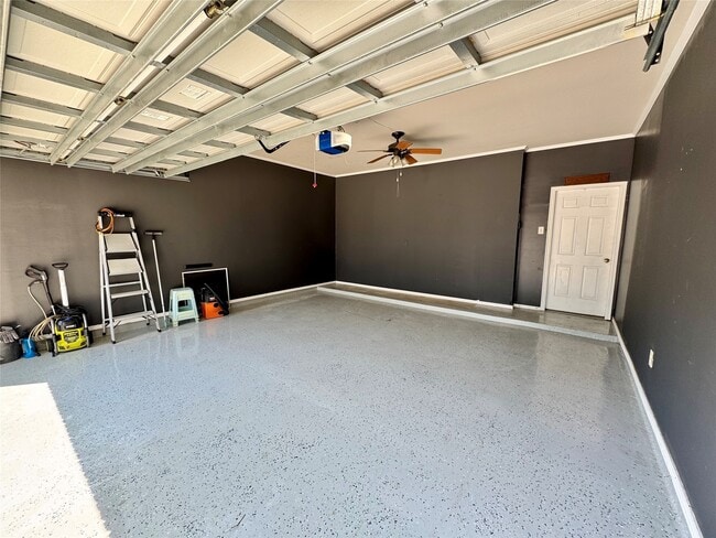 Building Photo - 12905 Meadow Springs Dr