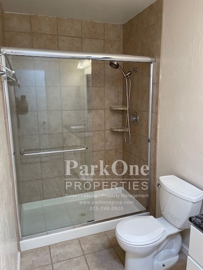 Building Photo - Spacious Condo Near Downtown Walnut Creek ...