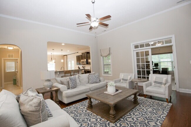 Building Photo - "Large 3-Bedroom plus BONUS Retreat with S...