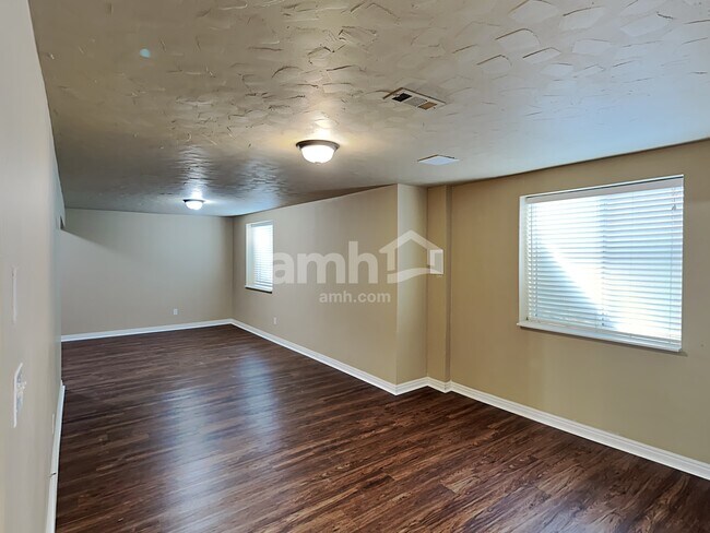 Building Photo - 1329 E 410 S St