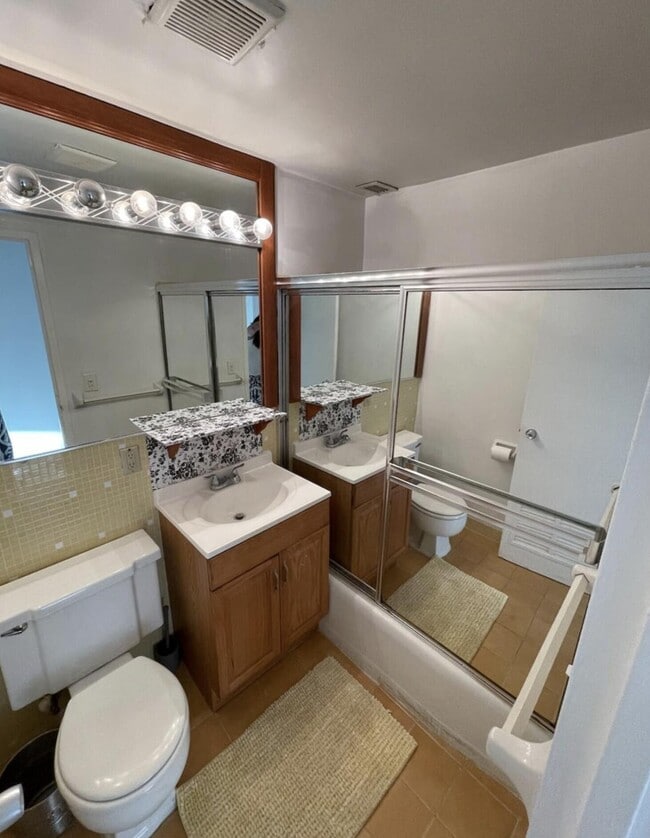 Building Photo - 880 NE 69th St