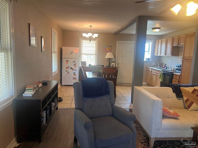 Building Photo - 103 NW Kalash Rd