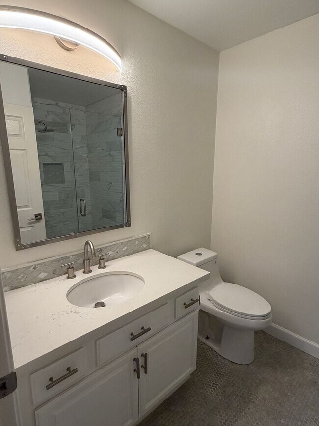 Building Photo - 841 Rosebud Dr