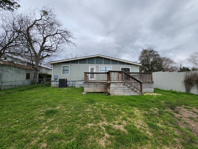 Building Photo - 4/2.5 House With Extra Room Or Office Spac...