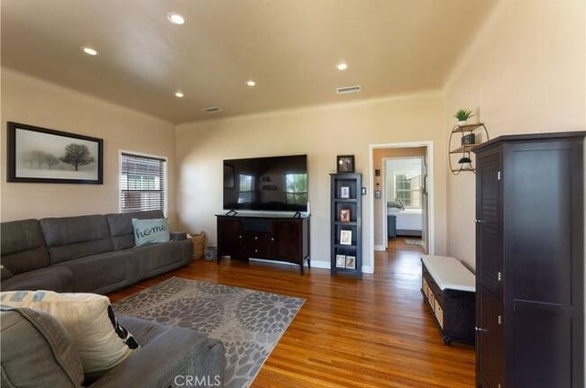 Building Photo - 5643 Ashworth St