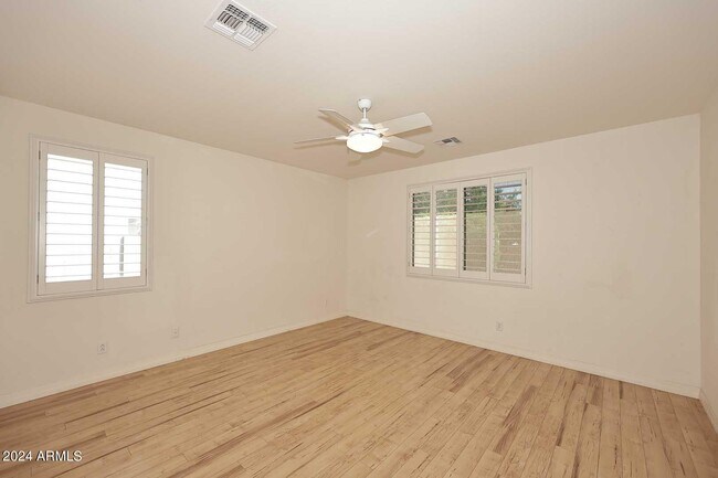 Building Photo - 3841 E Palo Verde St