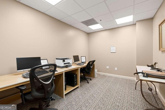 Building Photo - 3481 Lakeside Dr NE