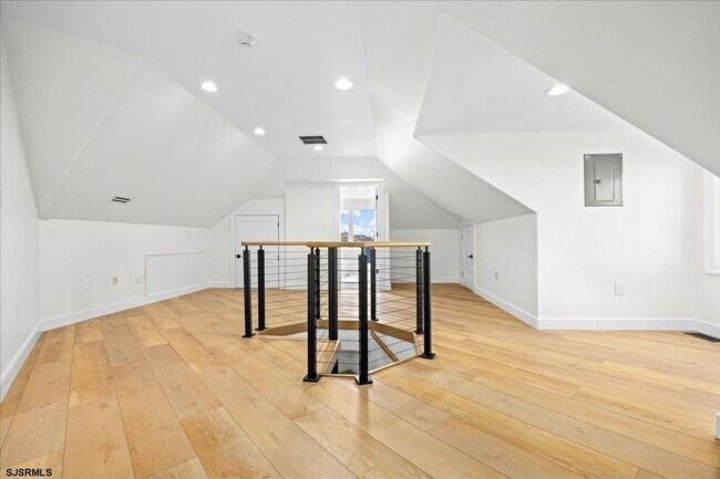 Building Photo - 31 Seaside Ct