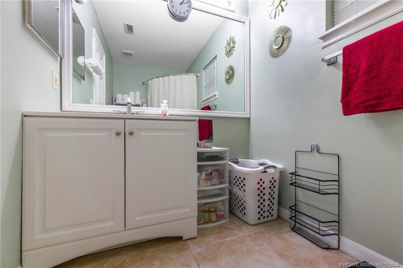 Building Photo - 556 SW Buswell Ave