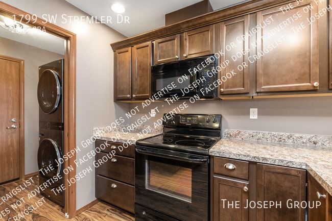 Building Photo - 1799 Stremler Dr