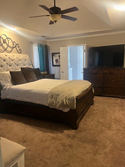 master bedroom - 6201 Molsonwood Cv