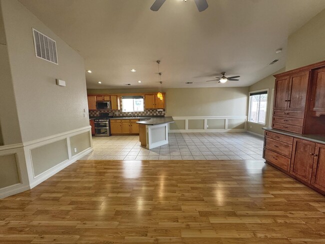 Building Photo - 8608 Quail Creek Ct NE