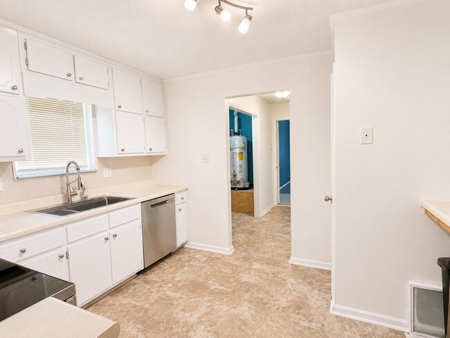 Building Photo - 157 Davidson Dr