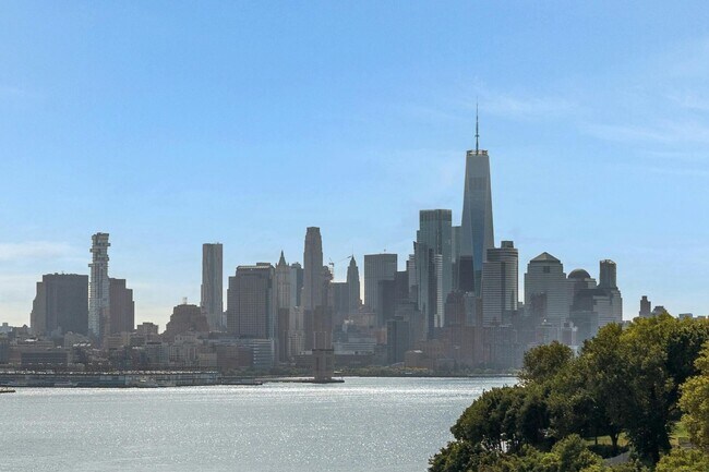 Building Photo - 1025 Maxwell Ln