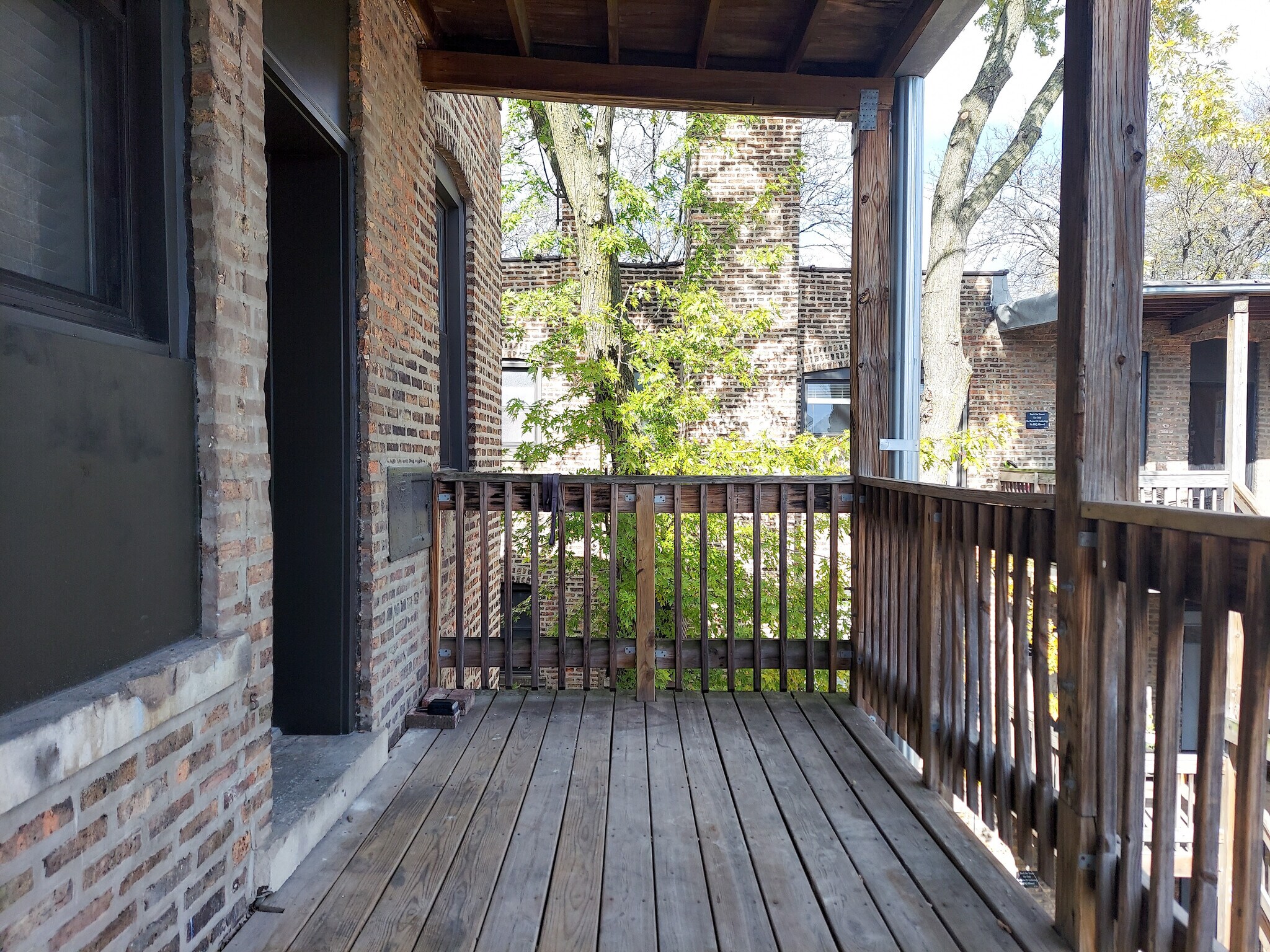 Building Photo - 4953 N Oakley Ave