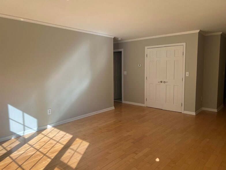 Building Photo - 416 Springbrook