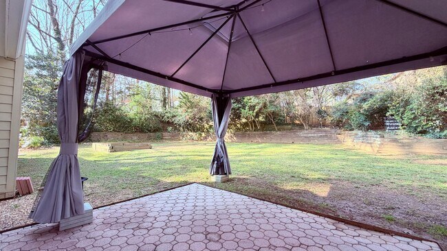 Building Photo - Beautiful Roswell 3 Bedroom-2 Bathroom Ranch, Minutes from 400, Available NOW!