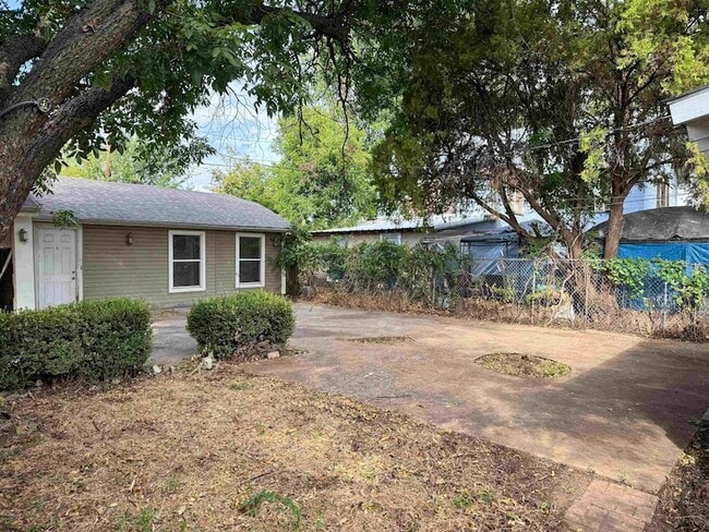 Building Photo - 1504 Austin St