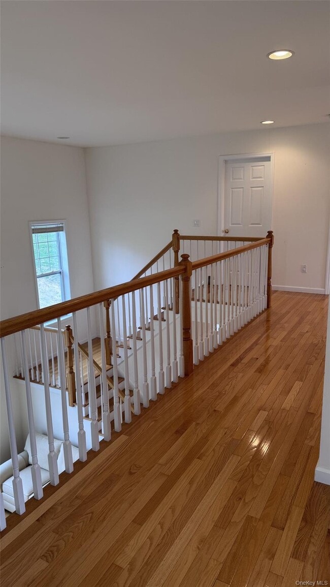 Building Photo - 245 Buttonwood Way