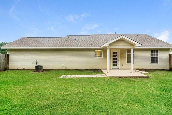 Building Photo - 18372 Peyton Ln