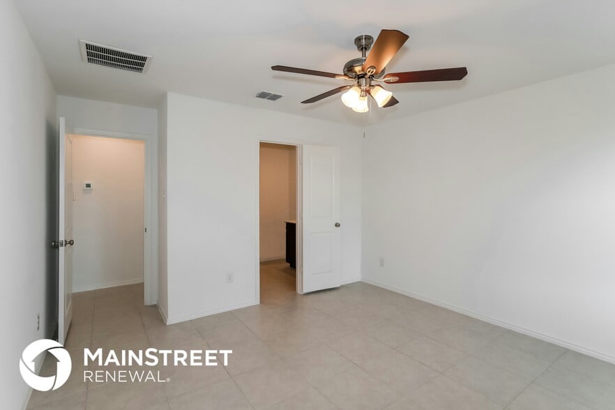 Building Photo - 5720 Rockrose Ln