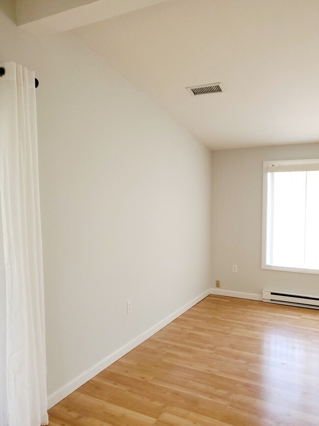 Building Photo - 23 Oakview Cir