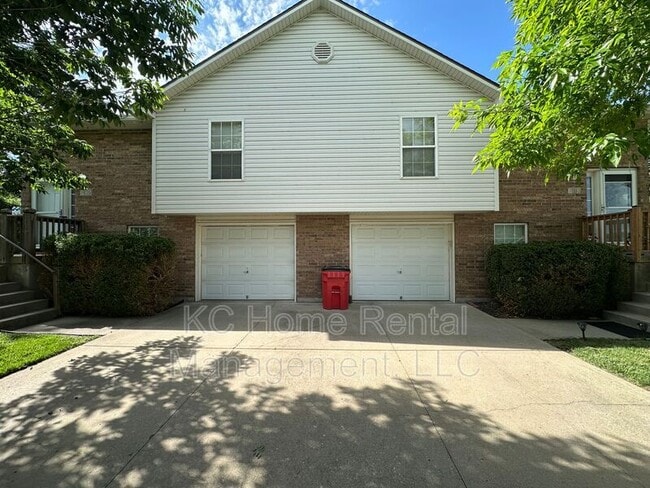 Primary Photo - 709 SE Drew Ct