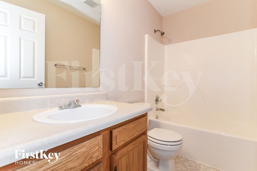 Building Photo - 5822 Rolling Bluff Ln