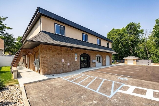 Building Photo - 126 Innis Ave