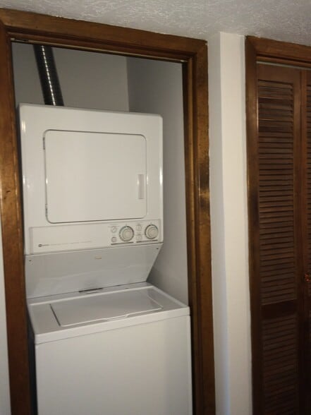 Washer/dryer in unit - 2732 Calle Anna Jean