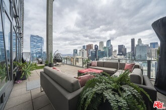 Building Photo - 1100 S Hope St