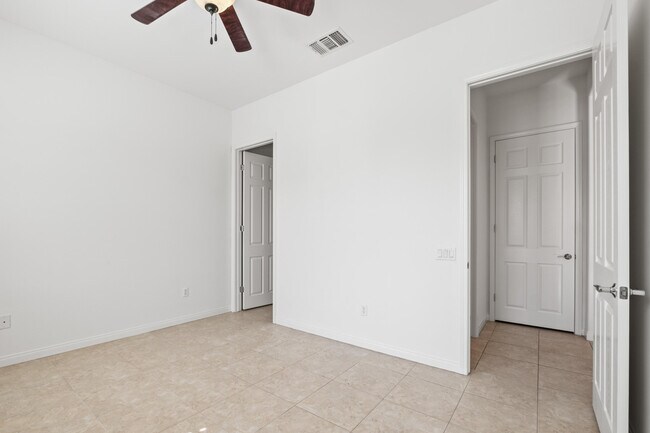 Building Photo - 40087 Corte Azul