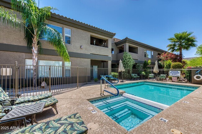 Building Photo - 16734 E La Montana Dr