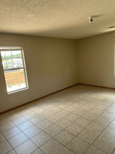 Building Photo - 51 Arkwright Ln