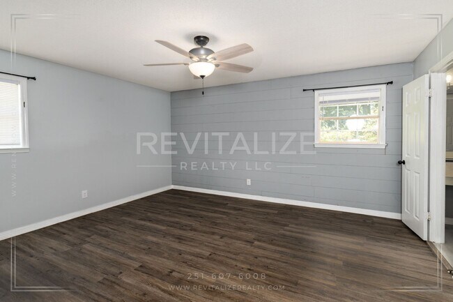 Building Photo - Spacious Brick Home in West Mobile!