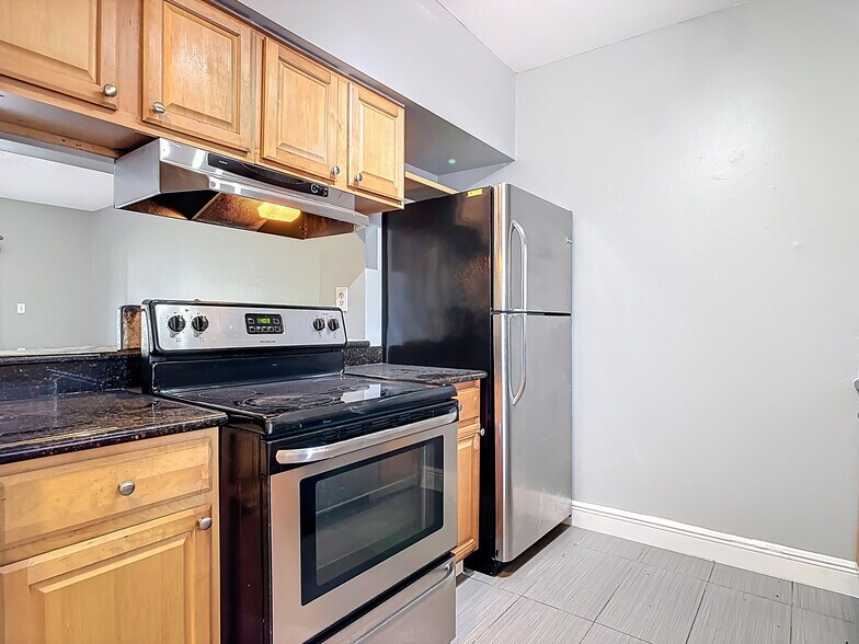 Building Photo - 4711 Capri Plz