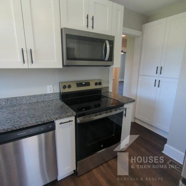 Building Photo - 8 Dargan St