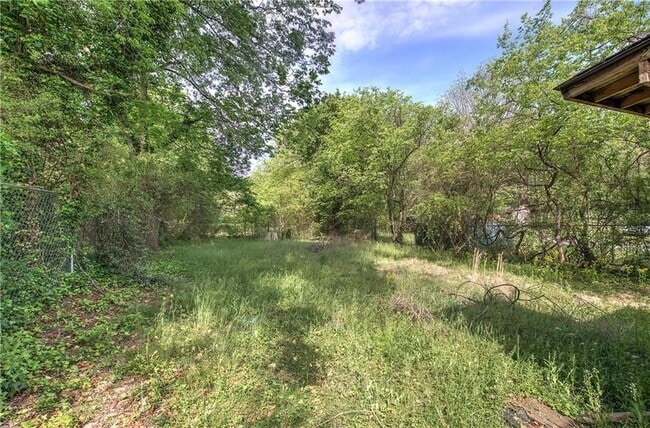 Building Photo - 2014 Maple Ave SW