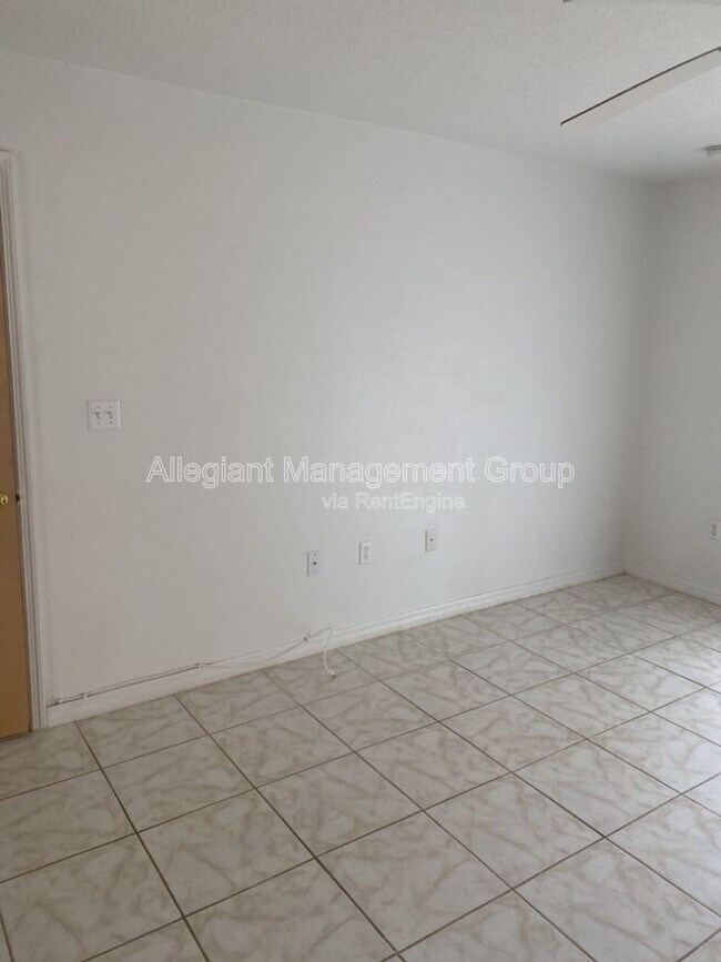 Building Photo - 8722 Rain Forest Pl