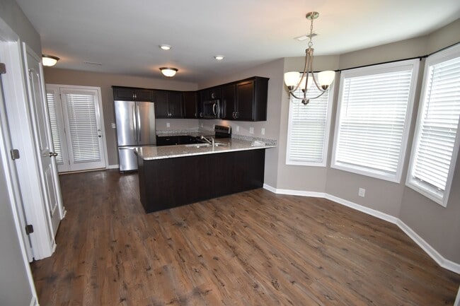 Building Photo - 2 bedroom Dog Friendly Condo For Rent Near...