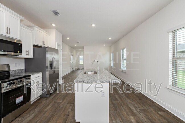 Building Photo - 13330 Shea Cir