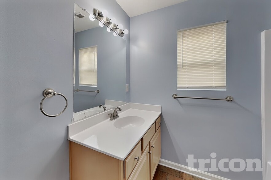 Building Photo - 18011 Lynn Ln