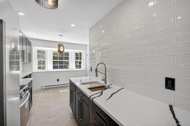 Building Photo - 8 Roundtree Ct