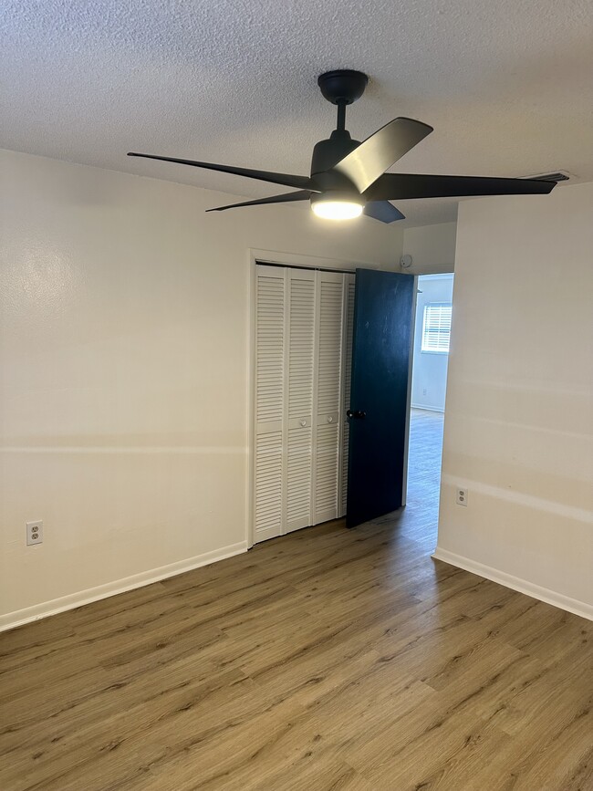 Building Photo - 1802 W House St