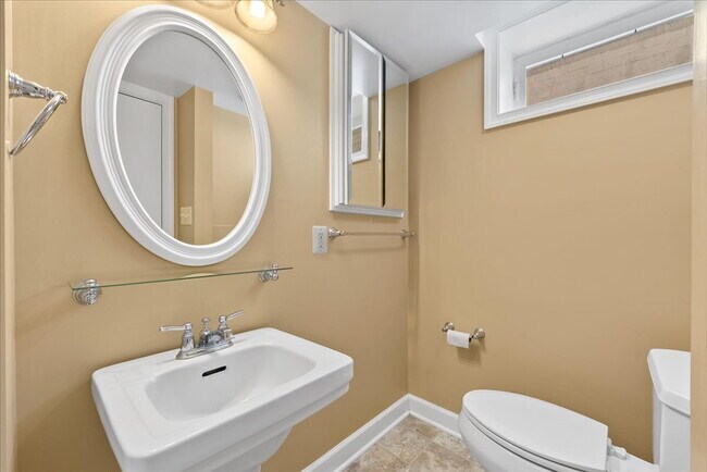 Building Photo - "Charming 4-Bed Retreat with Granite Kitch...