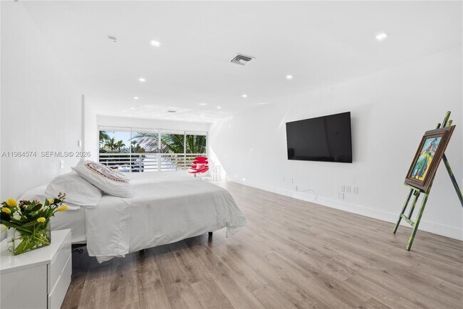 Building Photo - 3401 NE 165th St