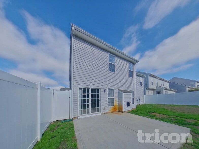 Building Photo - 11821 Royal Castle Ct