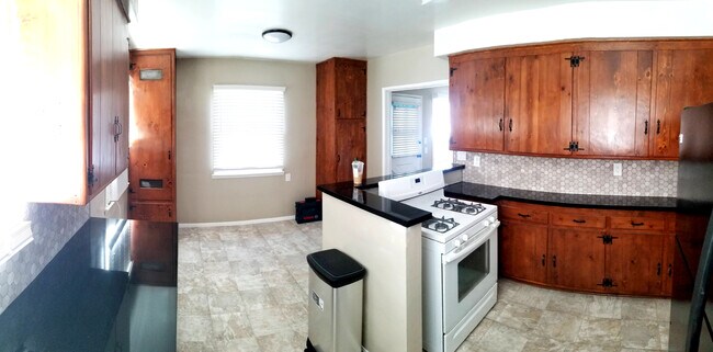 kitchen - 5315 Radford Ave