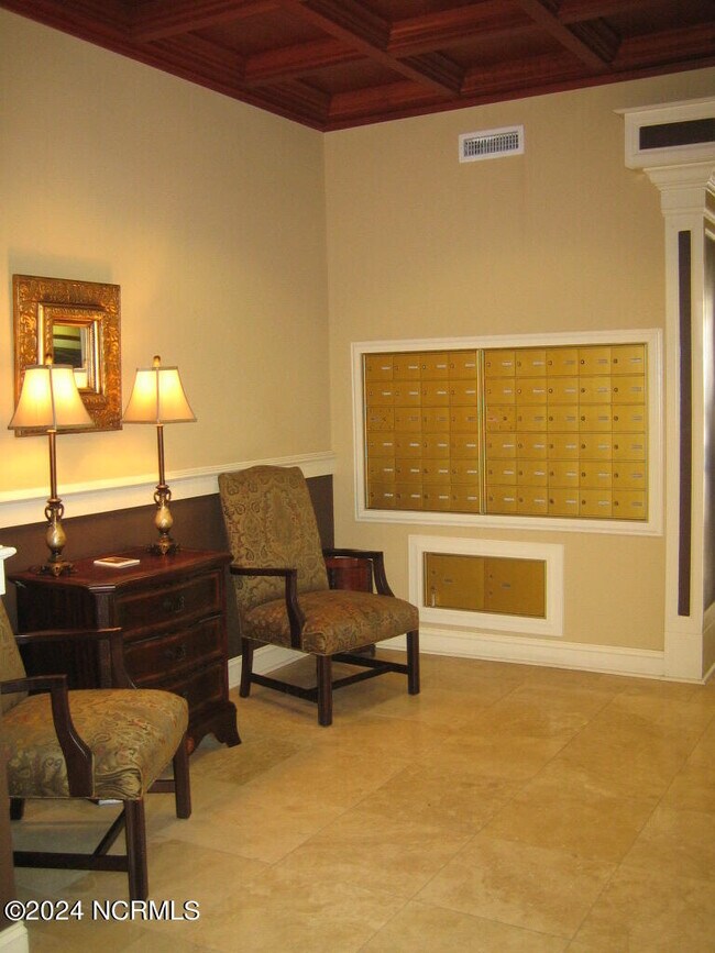 Building Photo - 124 Walnut St